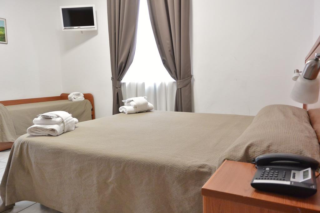 Hotel Trentina Milan Exterior photo