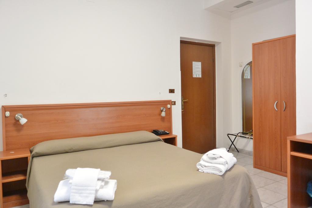 Hotel Trentina Milan Exterior photo