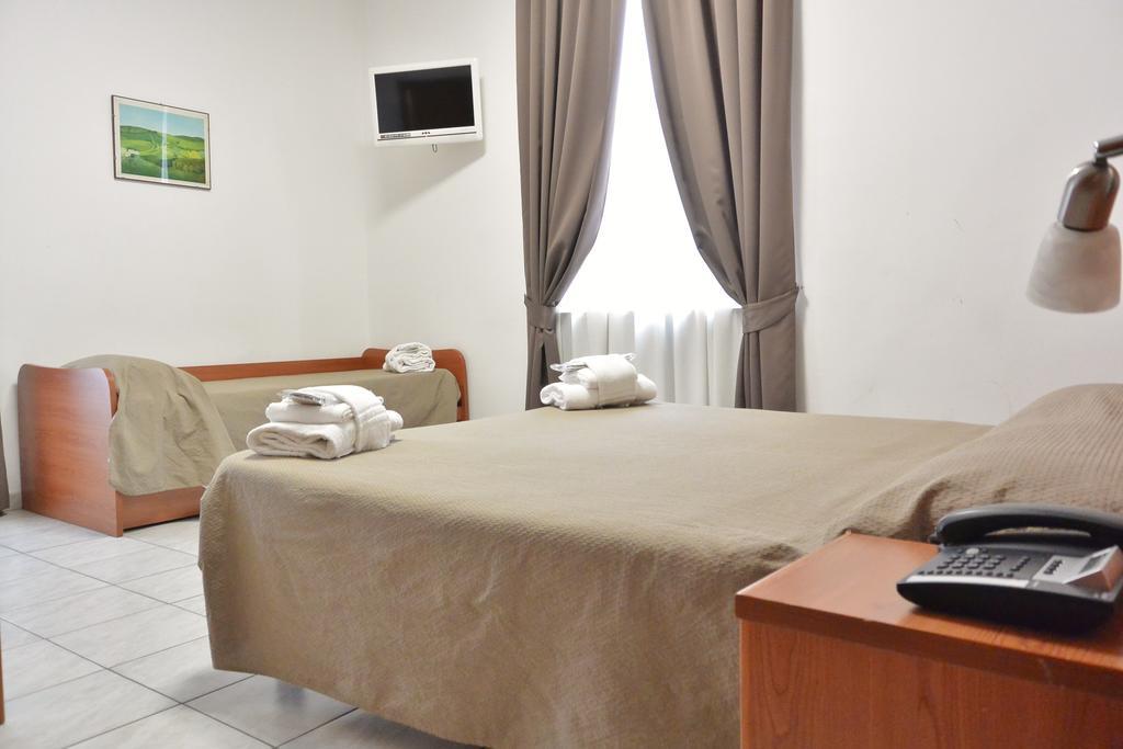 Hotel Trentina Milan Exterior photo