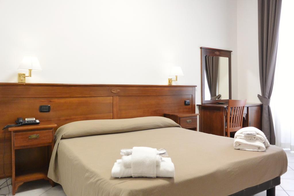 Hotel Trentina Milan Exterior photo