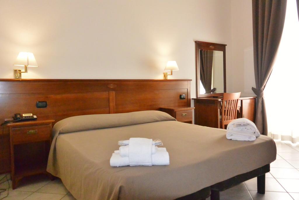 Hotel Trentina Milan Exterior photo